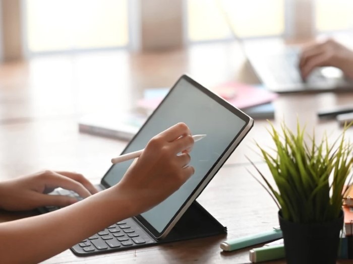 Origins and Evolution of the Apple Pencil 1